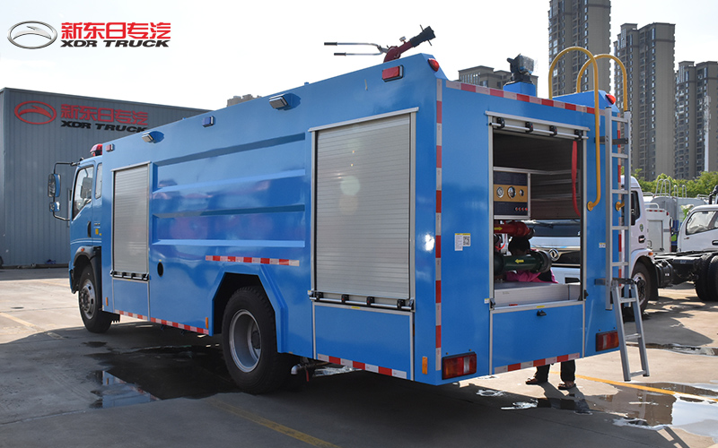 �{ɫ�����Θ�8��ˮ������܇